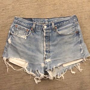 Levi Cutoff Jean Shorts